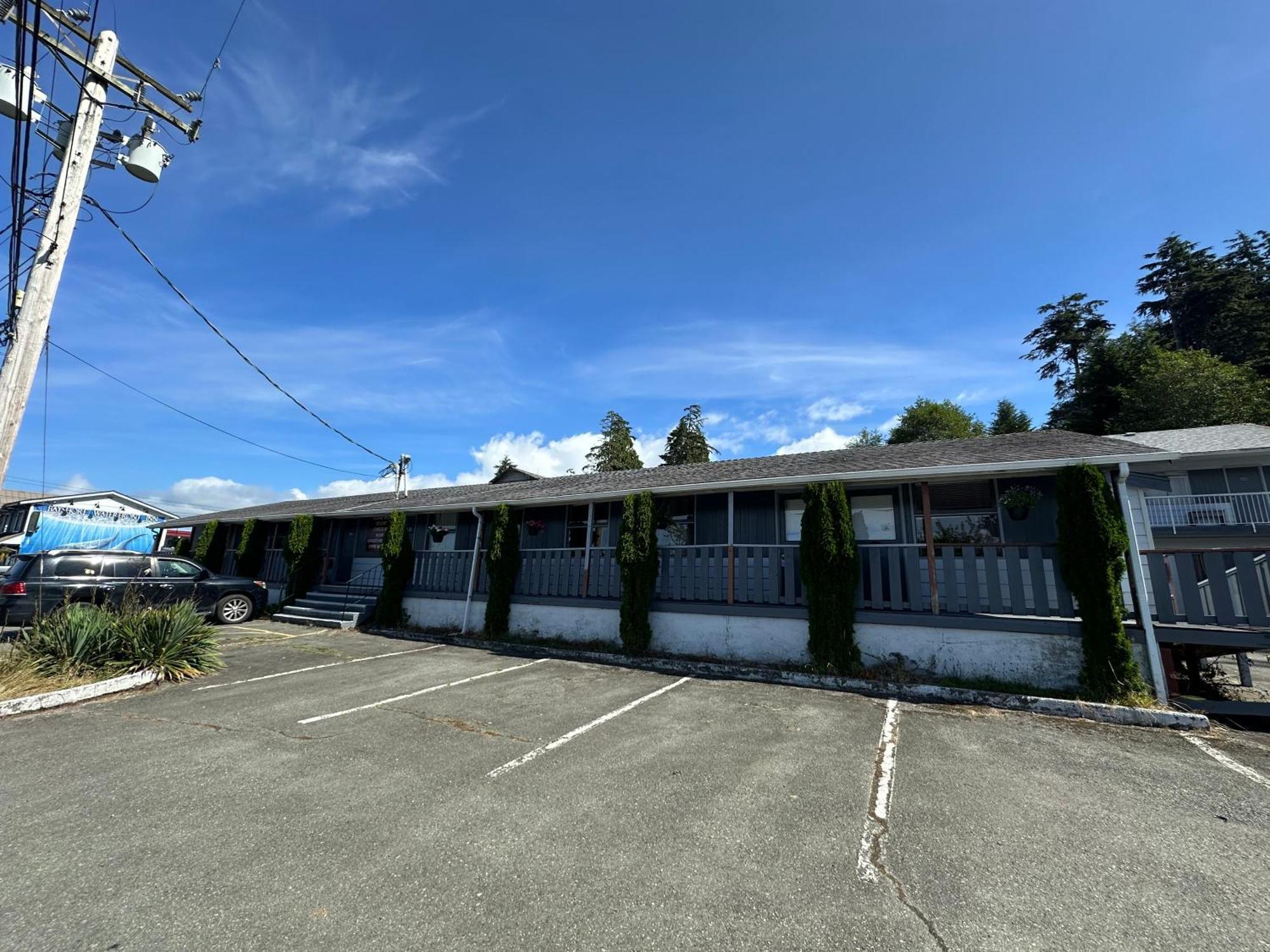 Island West Resort-Motel Ucluelet Exteriör bild
