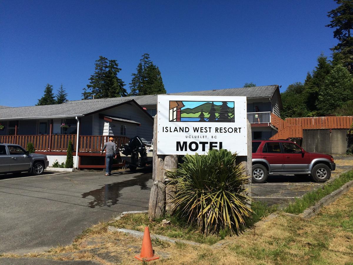 Island West Resort-Motel Ucluelet Exteriör bild