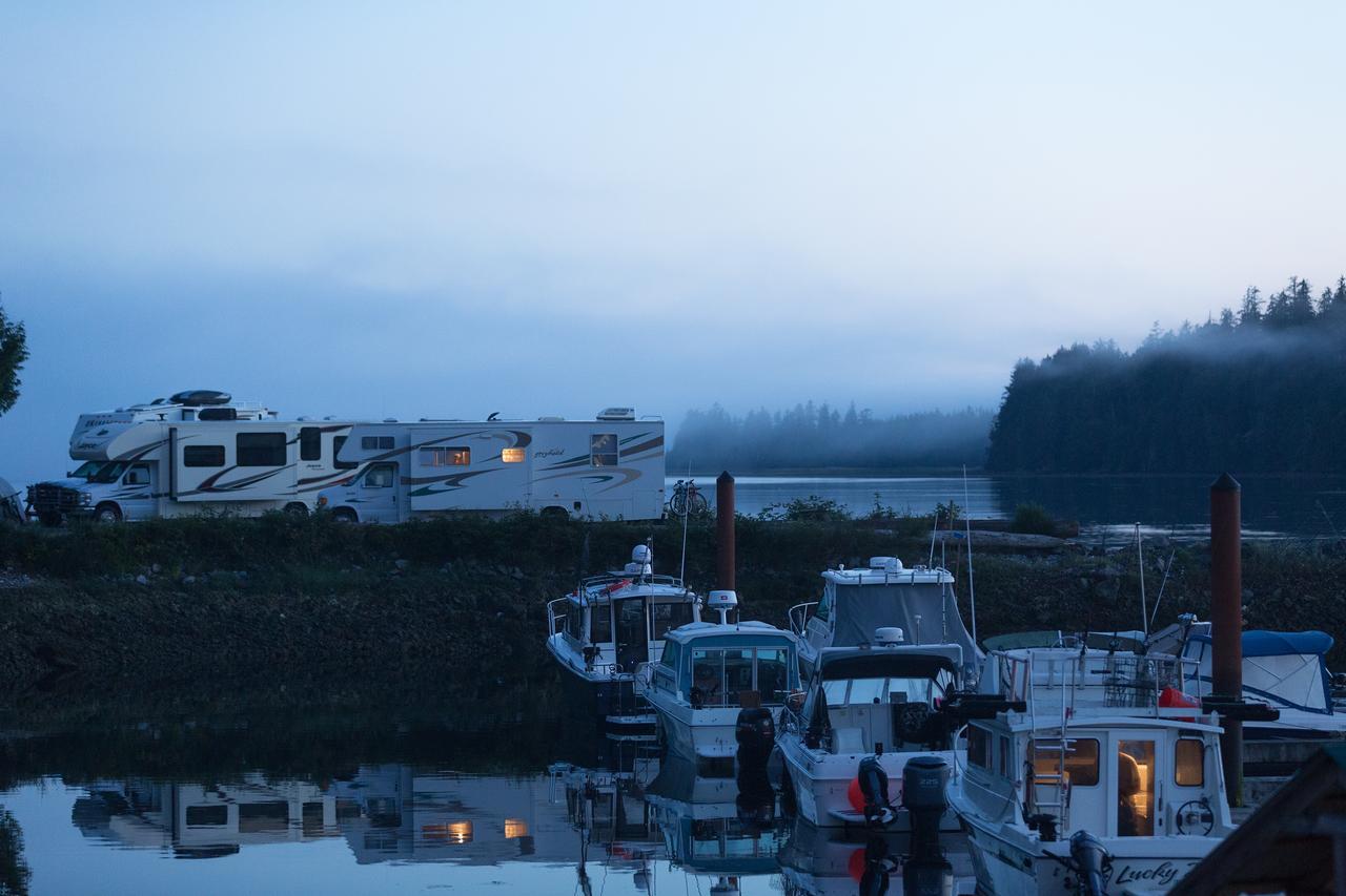 Island West Resort-Motel Ucluelet Exteriör bild